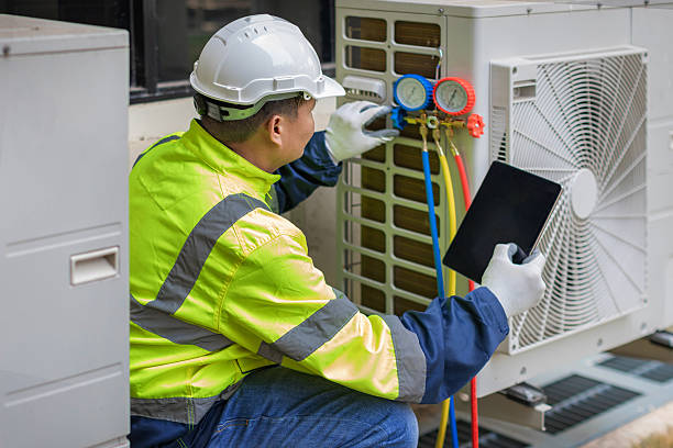 Professional Hvac technician working in Chula Vista, TX
